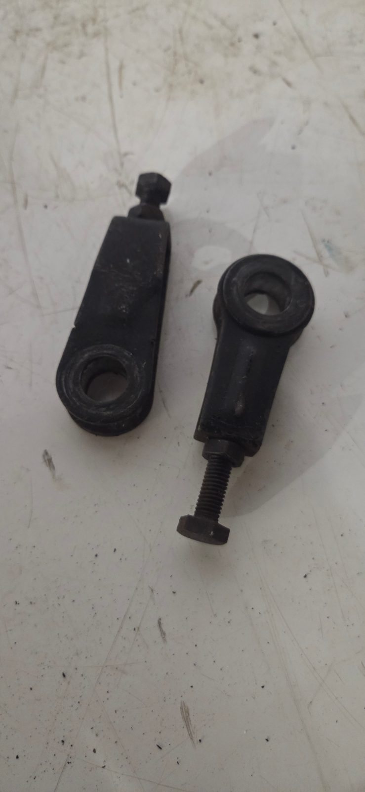 Yamaha YBR 2010 Rear wheel chain adjusters
