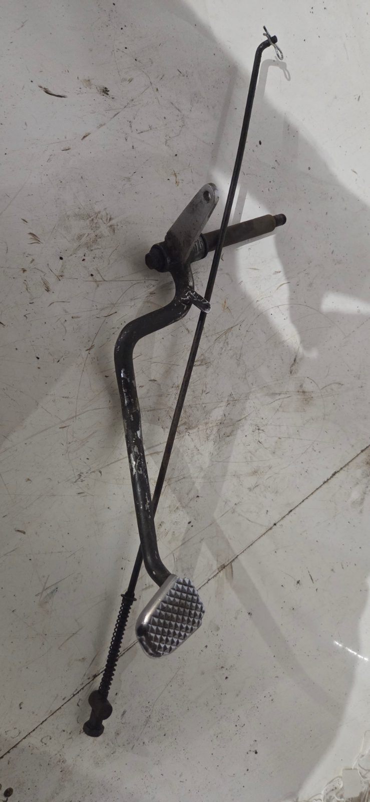 Yamaha YBR 2010 Rear brake pedal and link bar