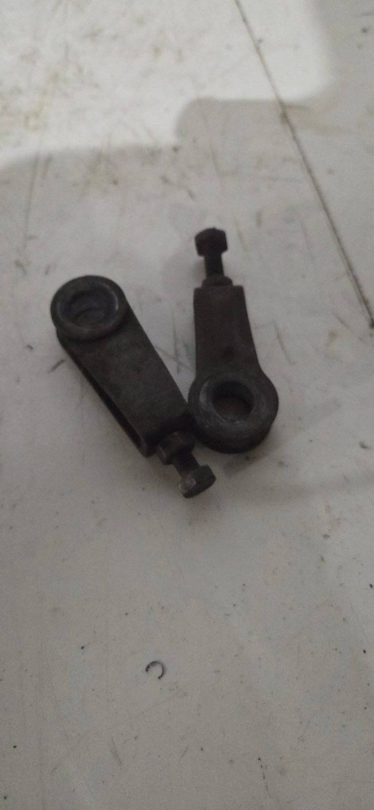 Yamaha YBR 2010 Rear wheel chain adjusters