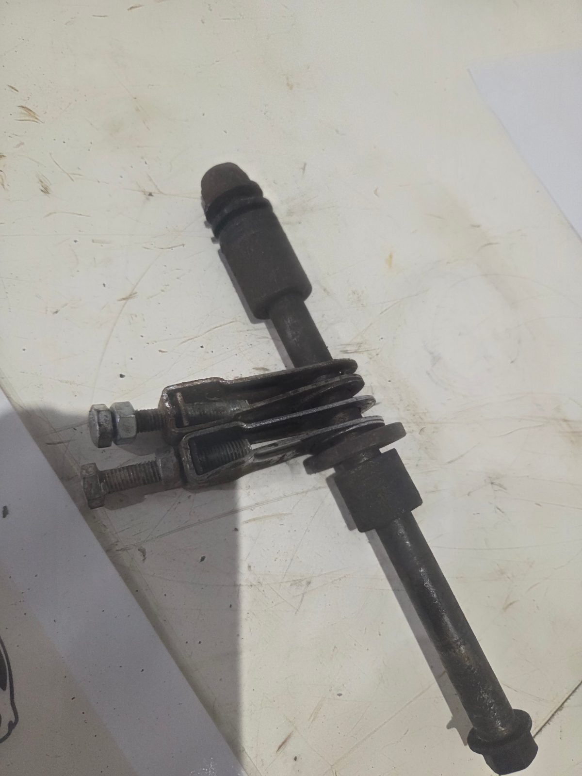 Yamaha YBR 2010 Rear wheel spindel with adjuster - Image 3