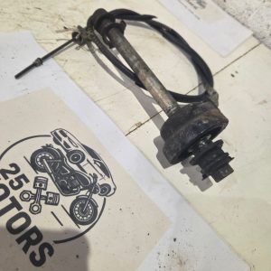 Yamaha YBR 2010 Front wheel spindle with speedo drive and cable